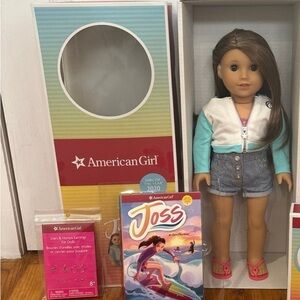 American girl doll Joss and Joss’s Beach Vibes Outfit